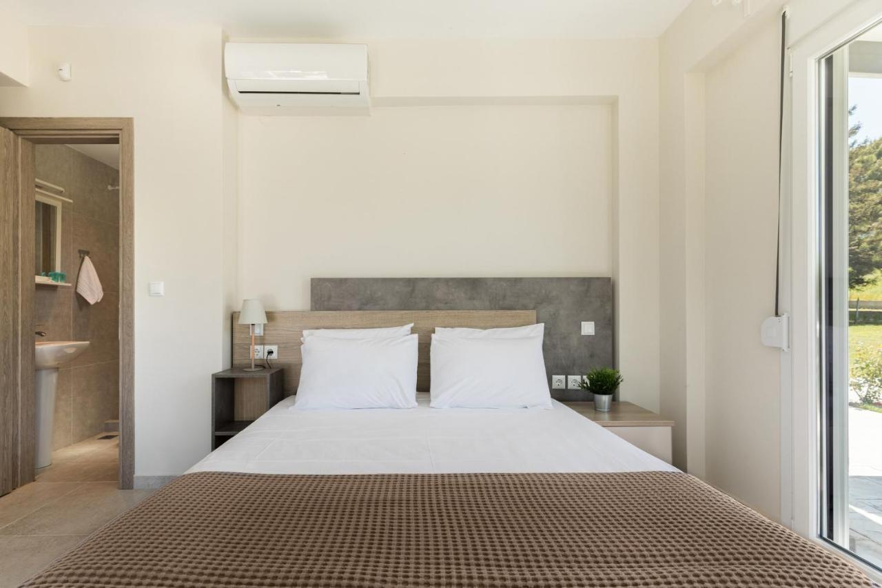 V Luxury Apartments Posidi 外观 照片